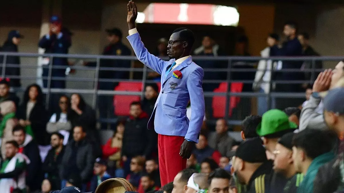 Amoura, jugador de Argelia, celebra su gol burlándose de un héroe nacional del Congo, asesinado en 1961