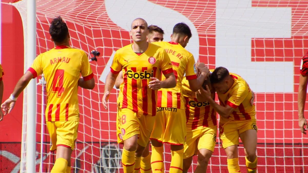 Los jugadores del Girona en el partido contra el Mallorca