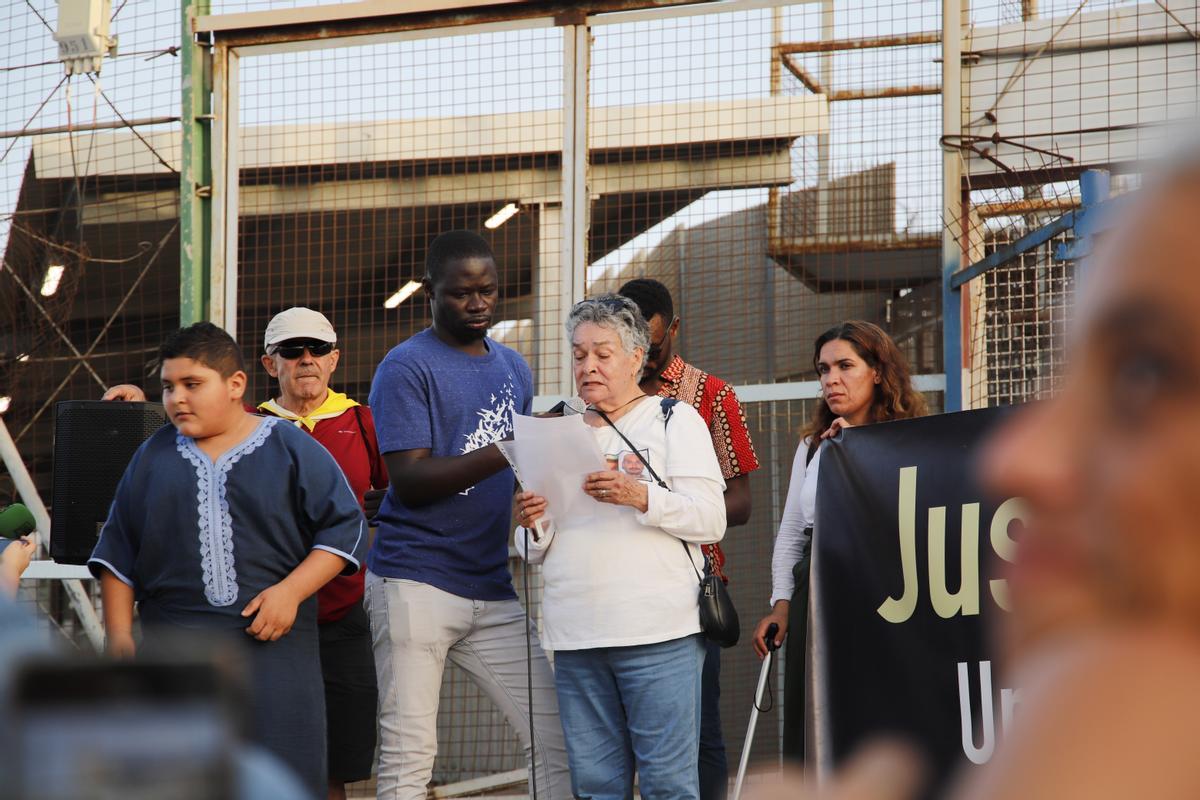Una gran manifestación recuerda en la frontera de Melilla a las víctimas del 24J