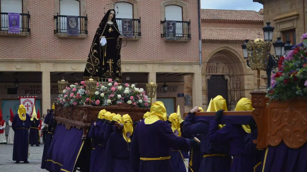 Los nazarenos reviven el Encuentro en Benavente