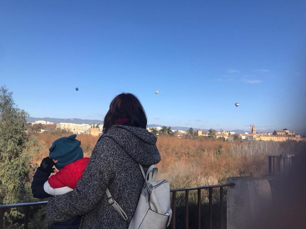 Los Reyes Magos surcan en globo el cielo de Córdoba