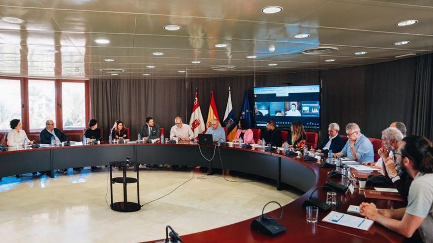 Costas, ayuntamientos y Cabildo de La Gomera evalúan actuaciones para la mejora del litoral
