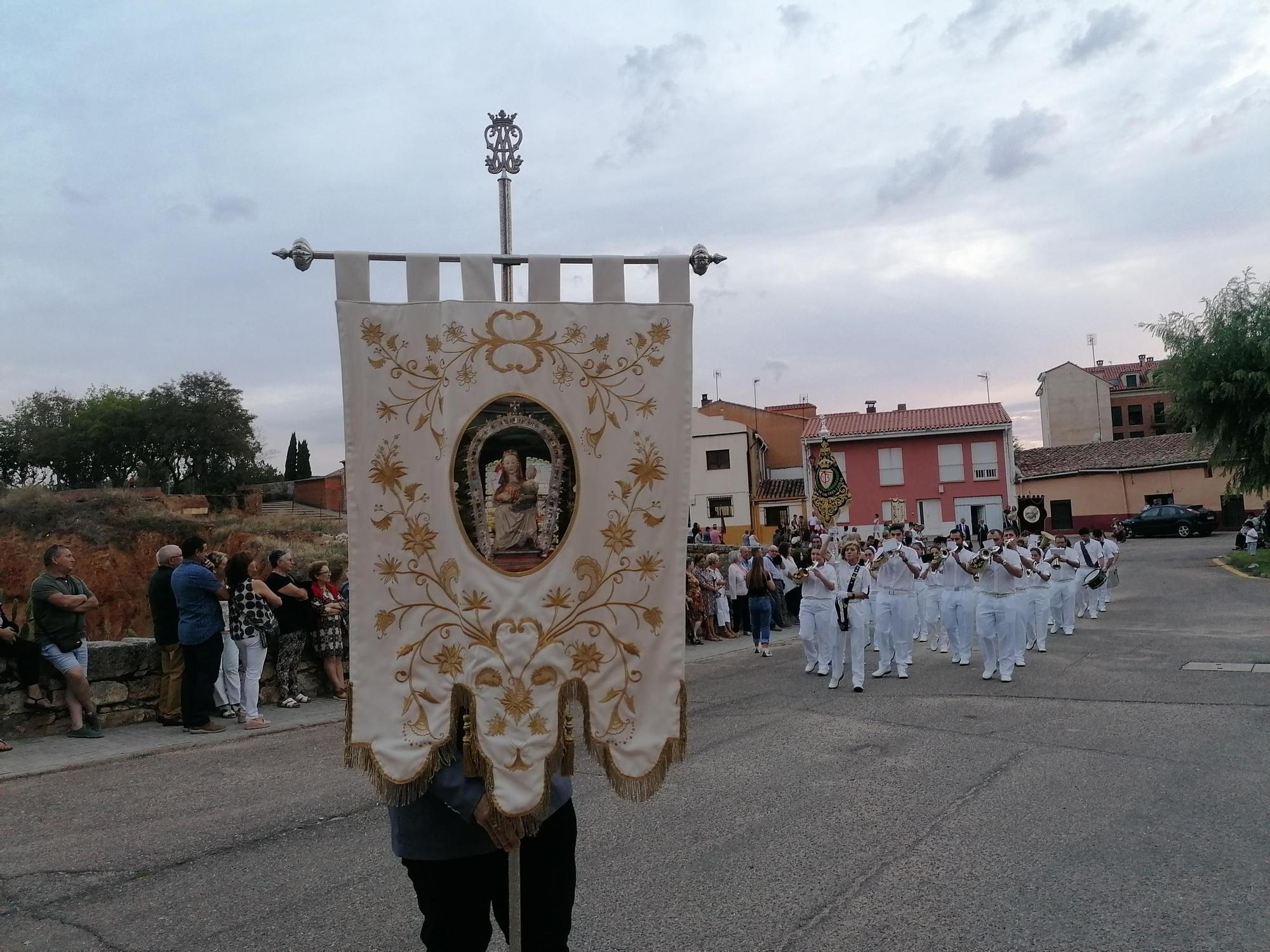 GALERÍA | Toro arropa a su patrona en una procesión histórica