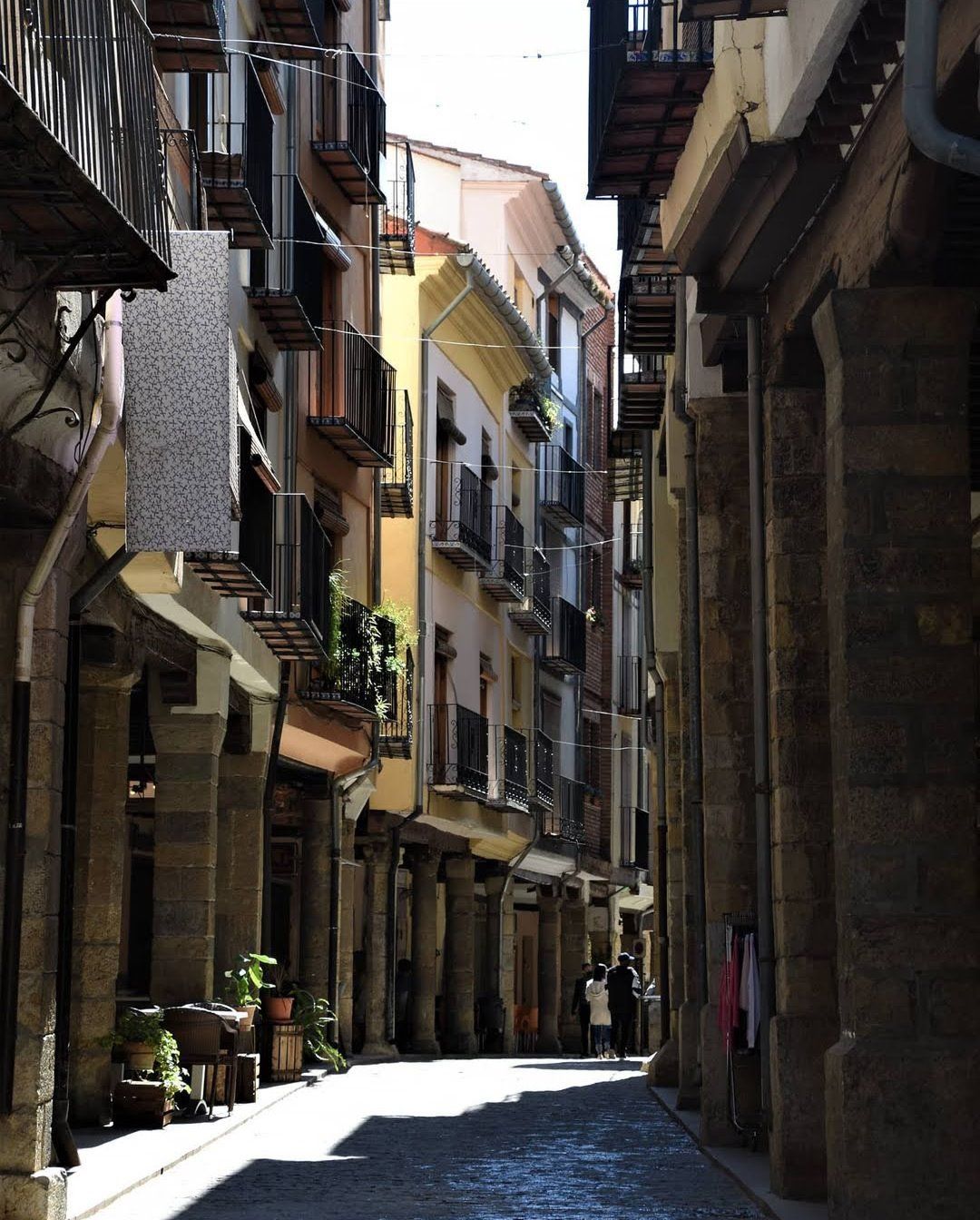 Una de las principales calles de Morella.