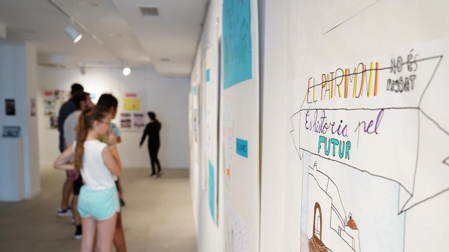 Los jóvenes de Santa Eulària elaboran carteles para defender el patrimonio cultural y natural