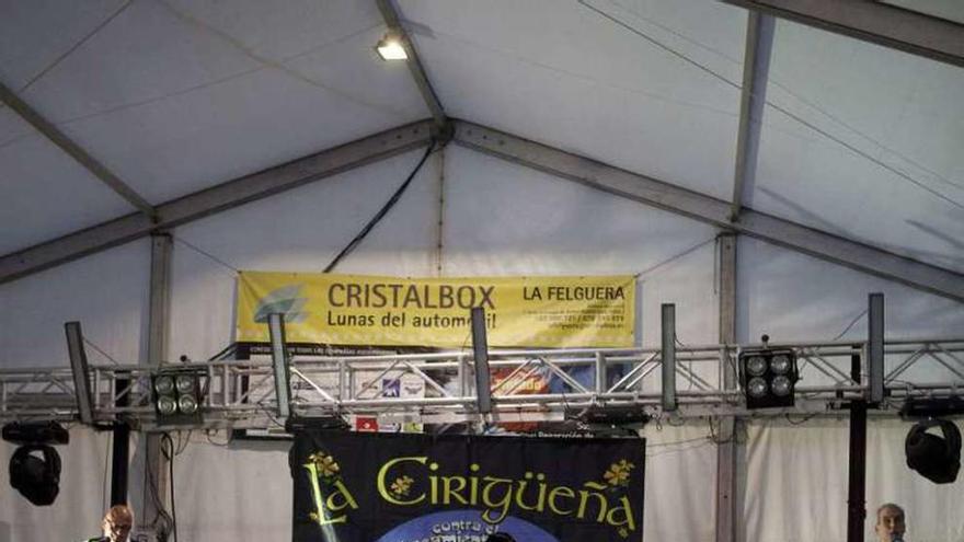 Representación teatral de &quot;La Cirigüeña&quot;, ayer, en Langreo Centro.