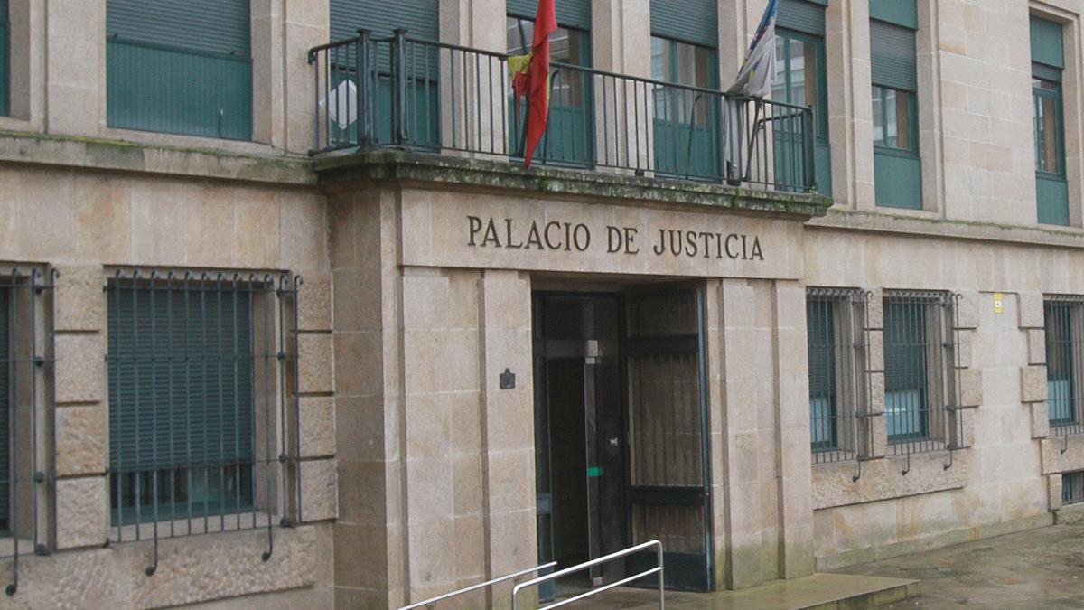 El palacio de justicia alberga la Audiencia Provincial de Ourense.