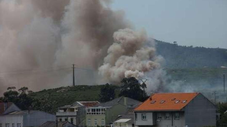 Imagen del incendio captada por vecinos de O Ventorrillo. / l. o.