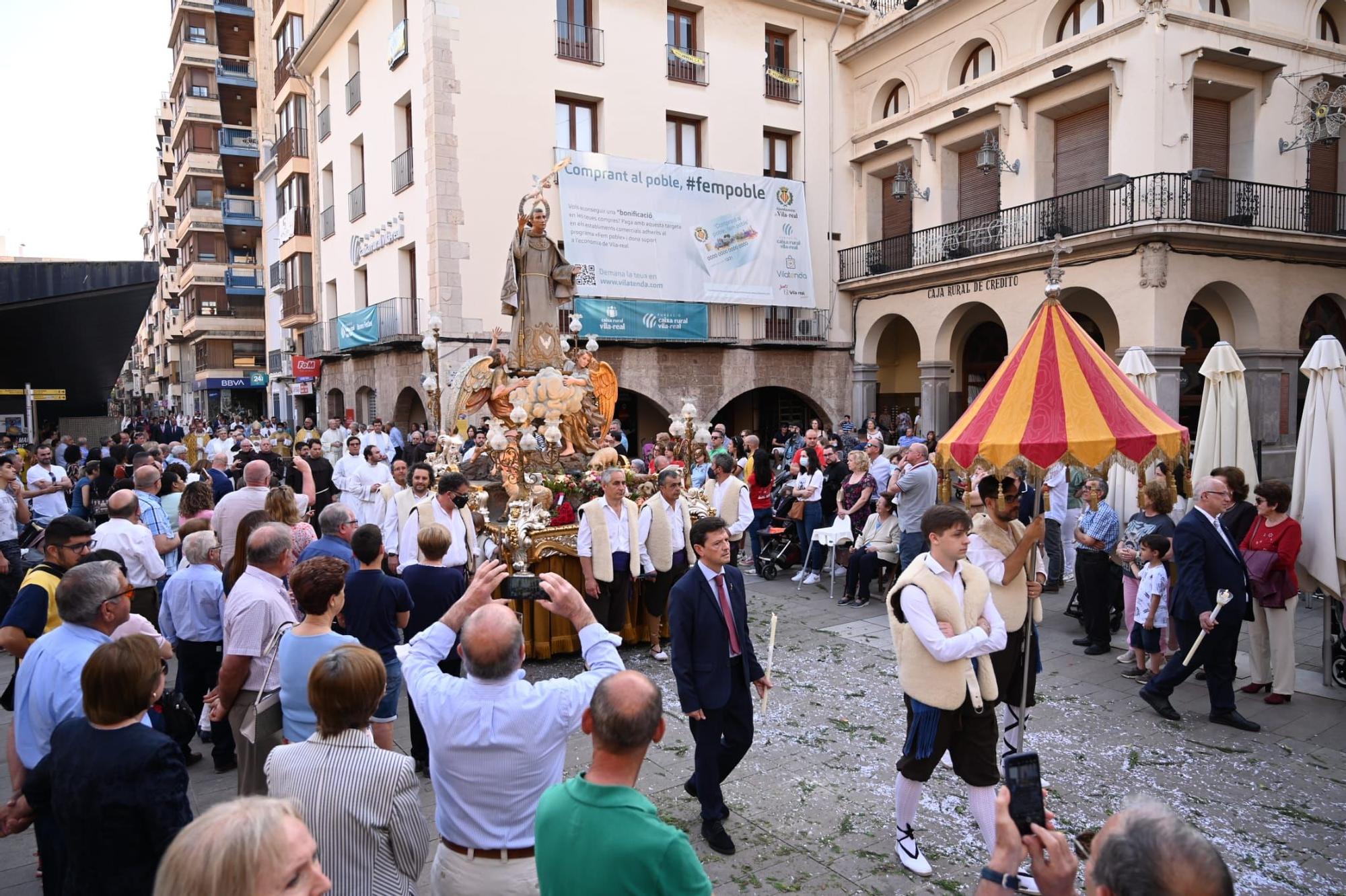 Las imágenes de la misa y la procesión del día de Sant Pasqual en Vila-real