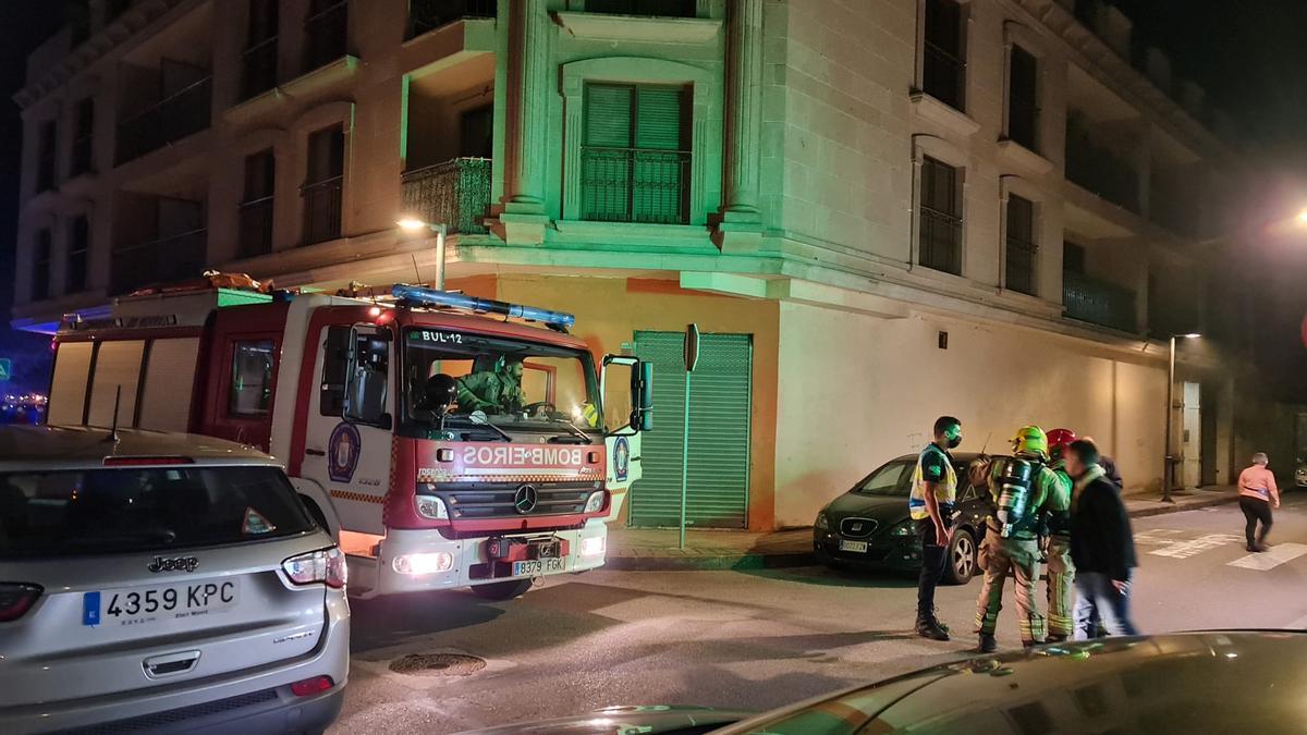 Los bomberos desplegados en la zona. / G.N.