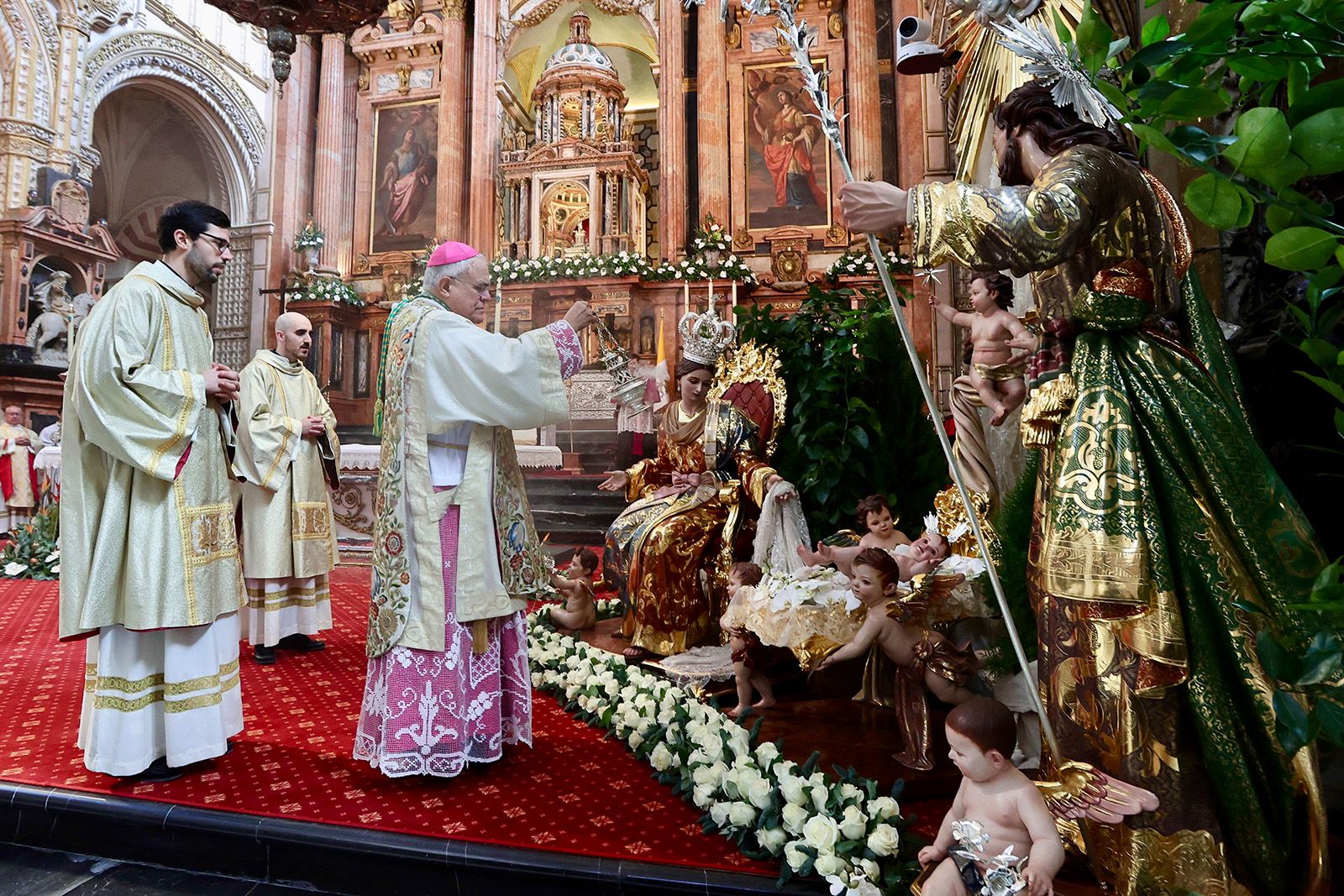 El obispo de Córdoba pide por la paz en la misa de la Navidad