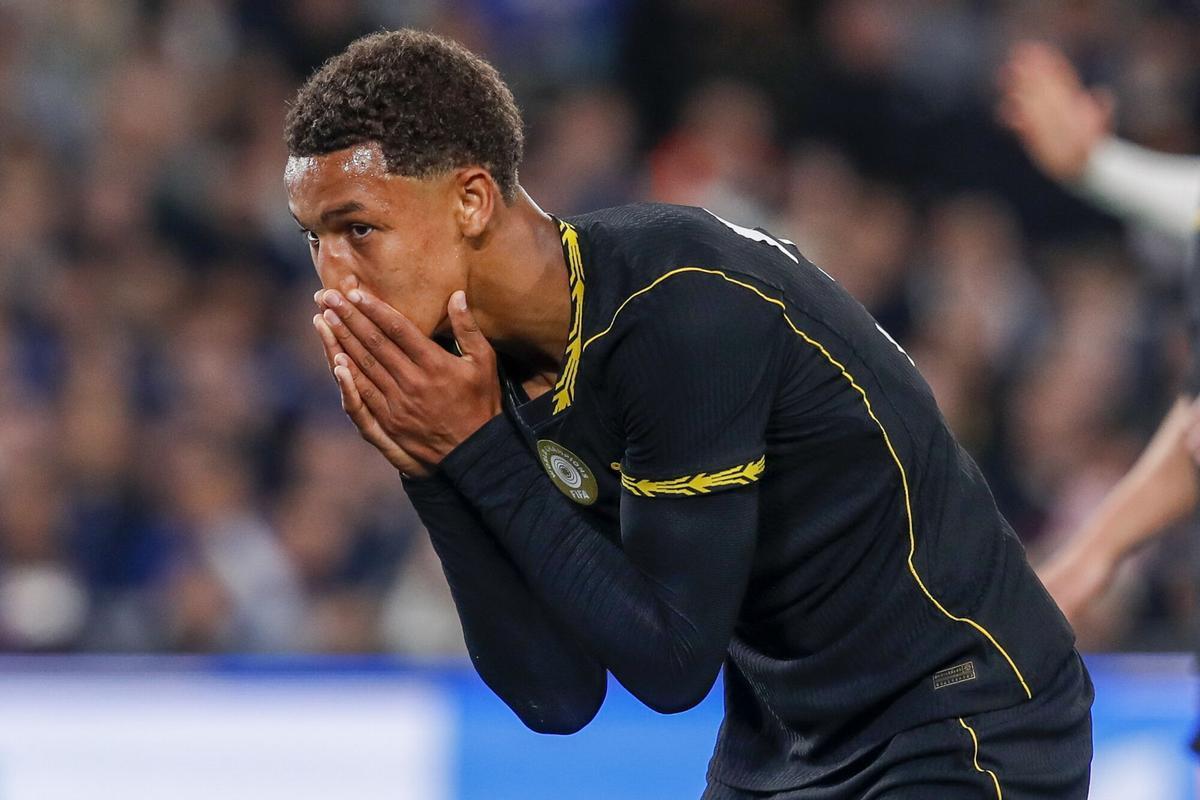 Mahdi Nicoll-Jazuli con el primer equipo del Chelsea