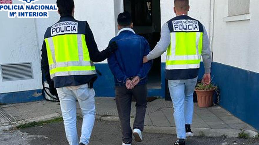 Detenen el propietari de dos salons de manicura de Girona i Salt per explotació laboral d&#039;estrangers