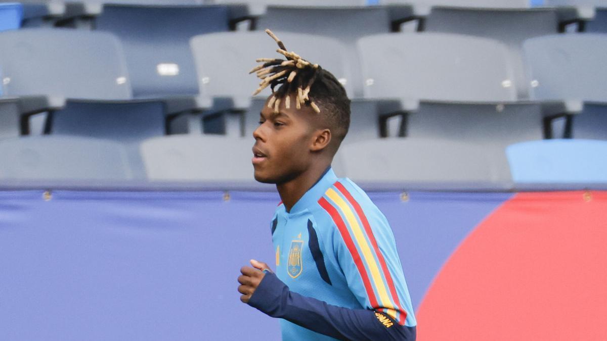 Nico Williams en un entrenamiento