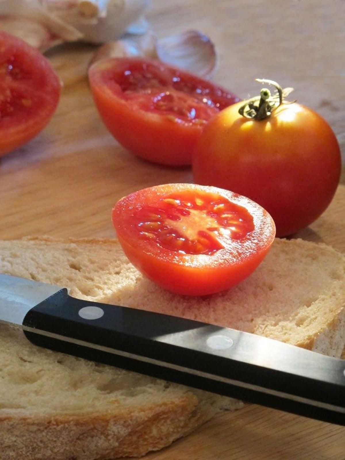 Pan con tomate.