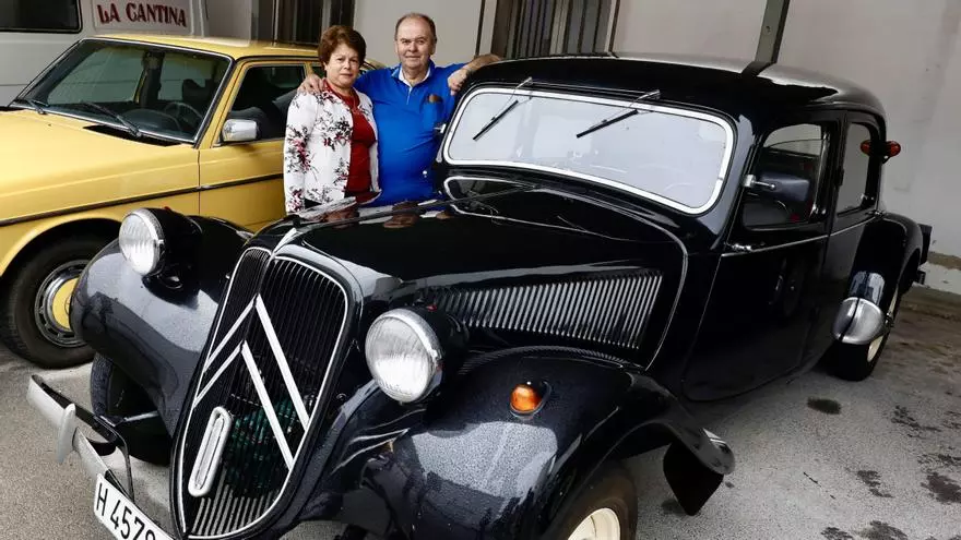 Un Citroën 11 de 1948 gana el concurso de vehículos clásicos en las fiestas de Tudela Veguín