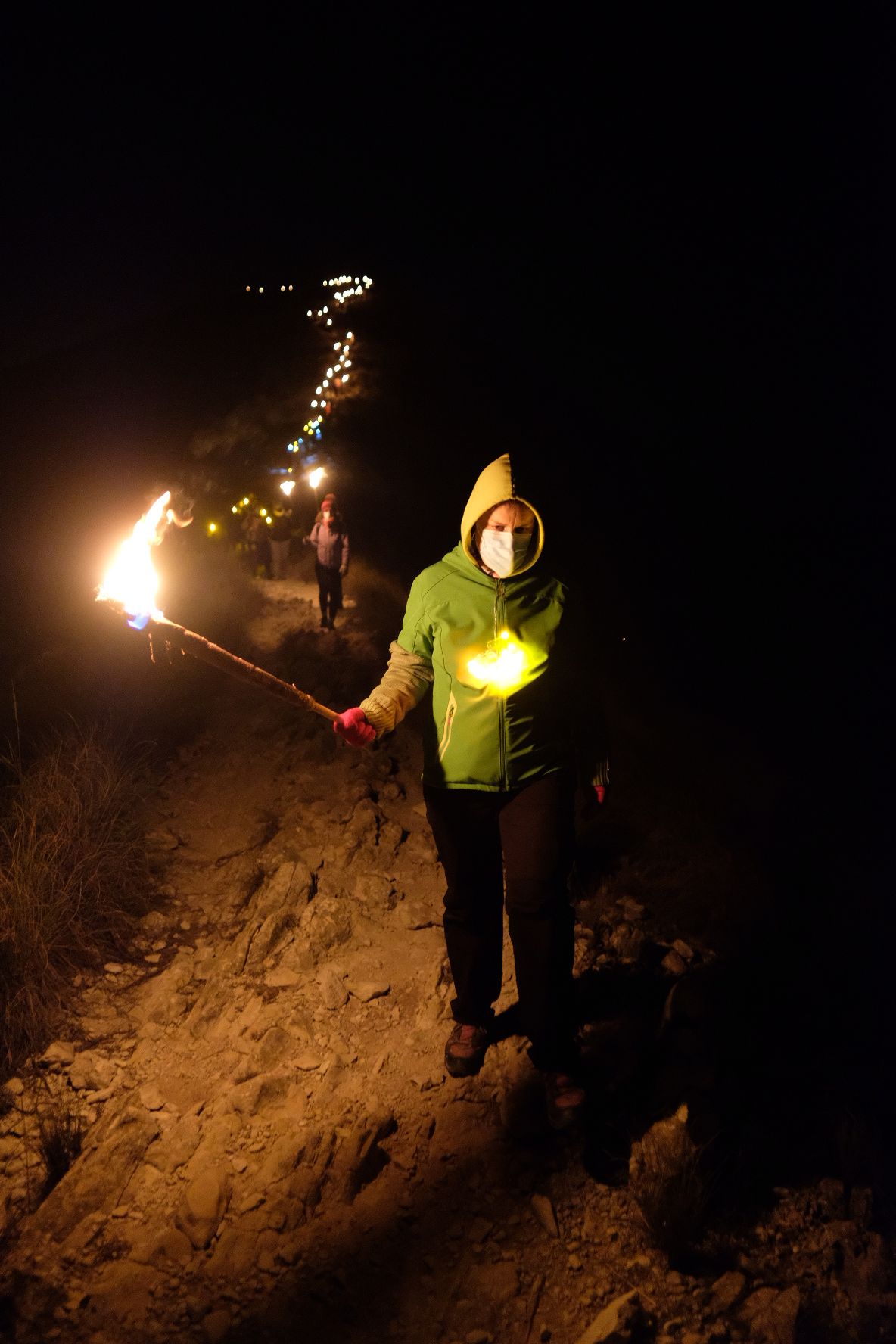 Bajada de antorchas del monte Bolón de Elda en la noche de Reyes