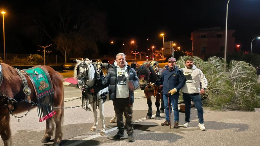 Barx varía la tradición en Sant Antoni con el lema &quot;Elles també poden!&quot;