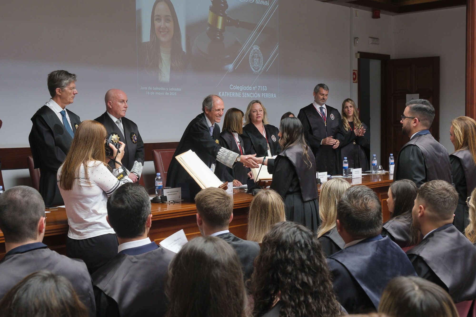 Jura de letrados y entrega de medallas al mérito profesional