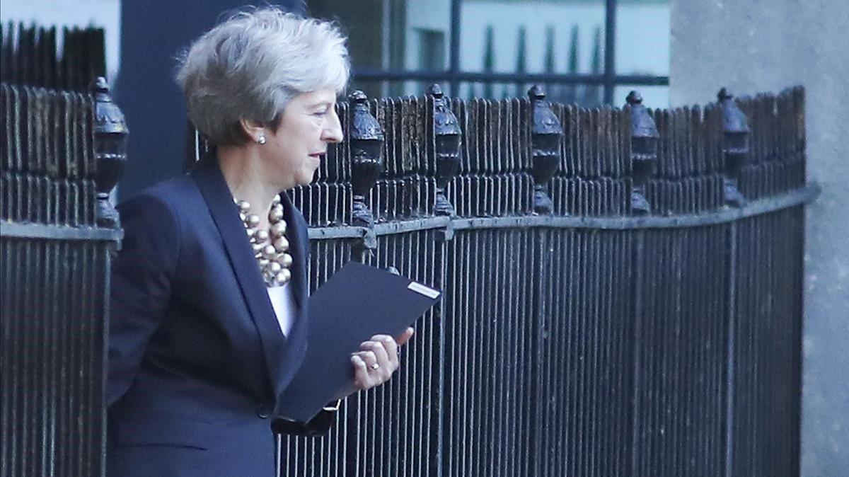 lainz45567426 britain s prime minister theresa may leaves downing street i181022182426