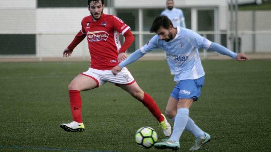 Brais Vidal, en un encuentro anterior del Estradense en el Municipal de A Estrada. // Bernabé