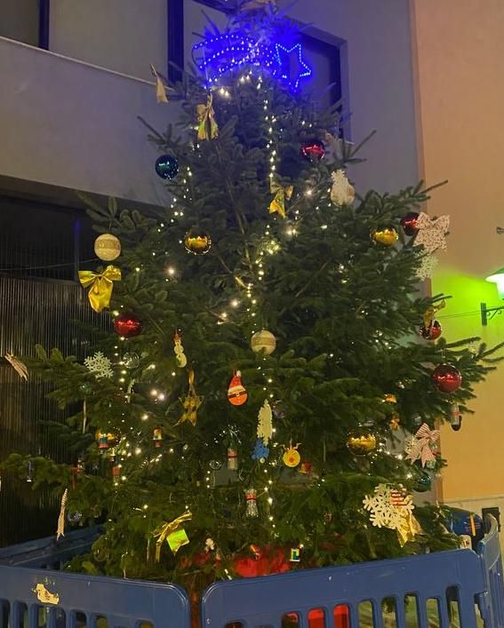 Arbol decorado de Navidad en Massalfassar.