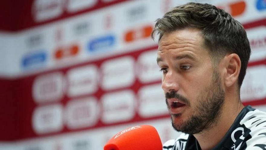 Sergi Guilló, entrenador del Murcia, piropea al Real Zaragoza antes de retarlo: "Te castiga cada error"