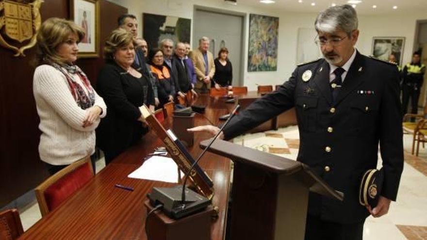 El intendente jefe toma posesión tras 33 años de servicio policial