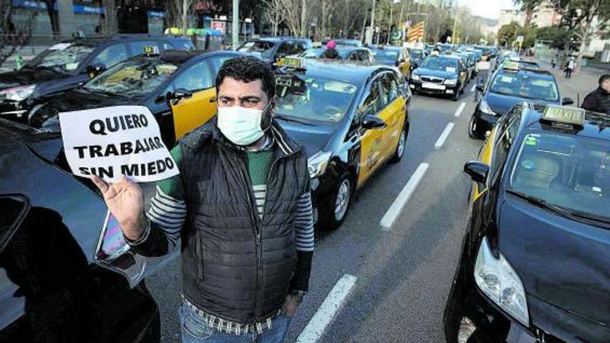Imatge d&#039;arxiu d&#039;una marxa lenta dels taxistes de Barcelona l&#039;any passat