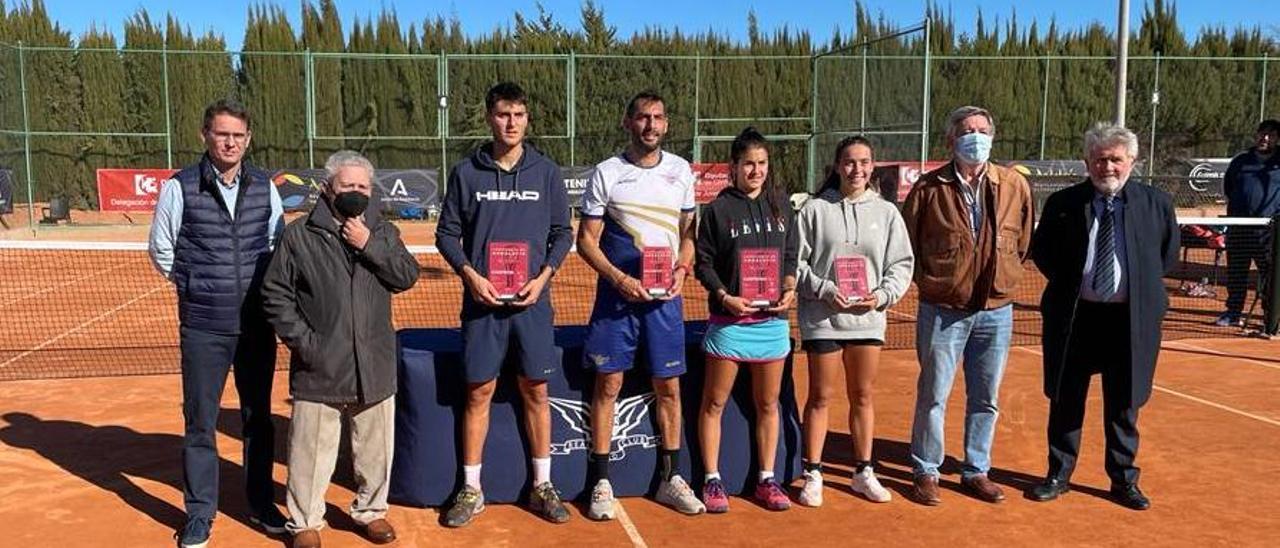 Entrega de premios del Campeonato de Andalucía absoluto de tenis, celebrado en el Real Aero Club.