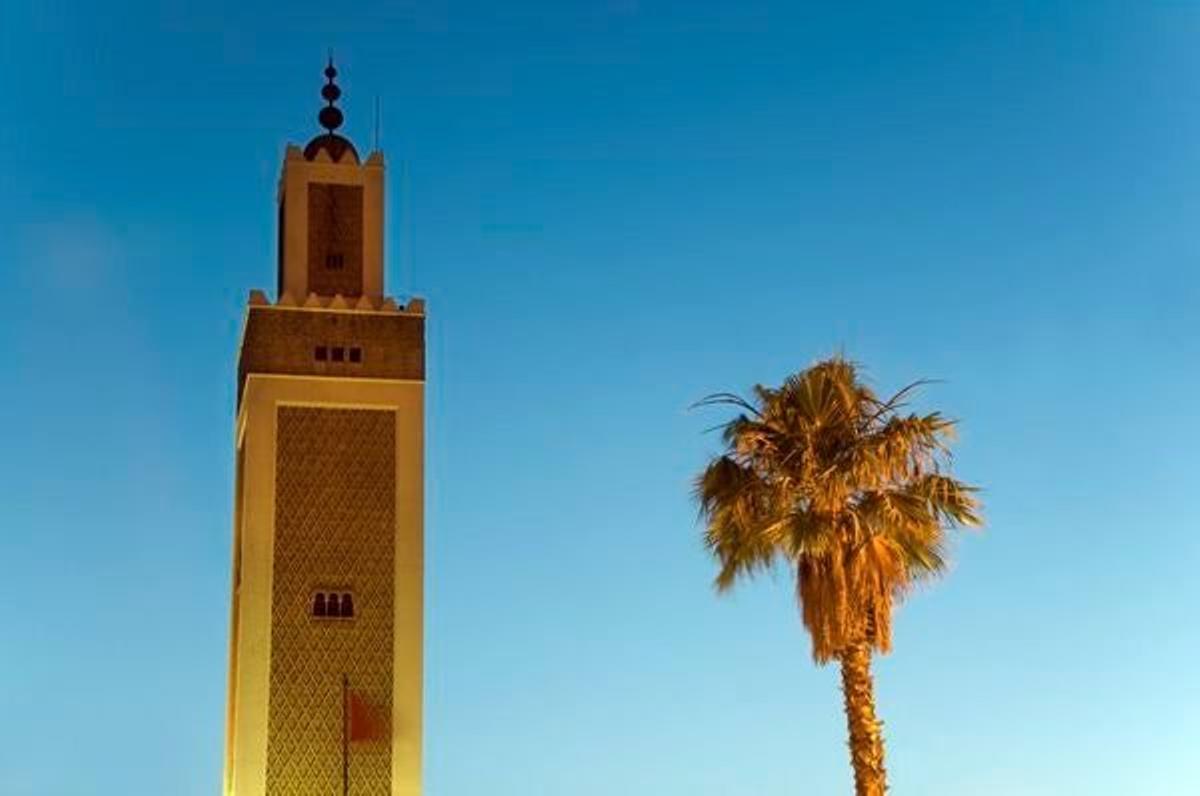 Uno de los minaretes de una mezquita