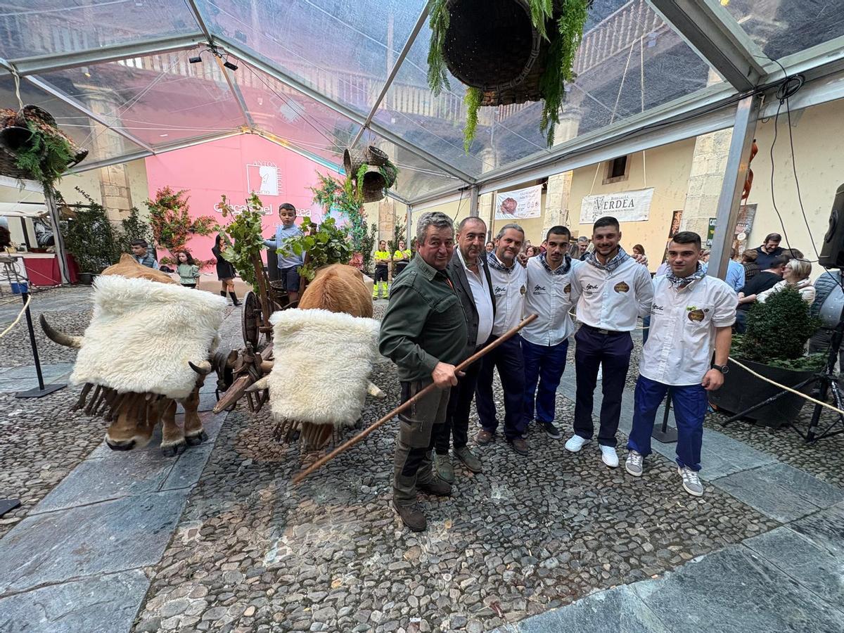 Así se vivió la recreación histórica de la pisada de la uva en la Fiesta de la Vendimia