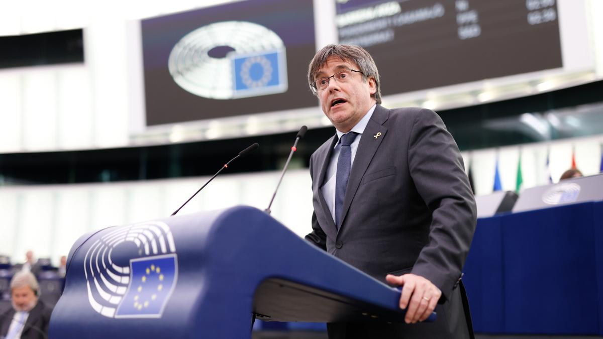 L&#039;eurodiputat de JxCat Carles Puigdemont durant la intervenció al ple de l&#039;Eurocambra sobre l&#039;espionatge amb Pegasus