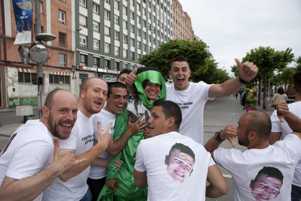 Despedidas de soltero en las calles de Gijón.