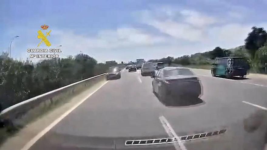 Investigan a un conductor que circuló varios kilómetros en sentido contrario por la autopista de Llucmajor