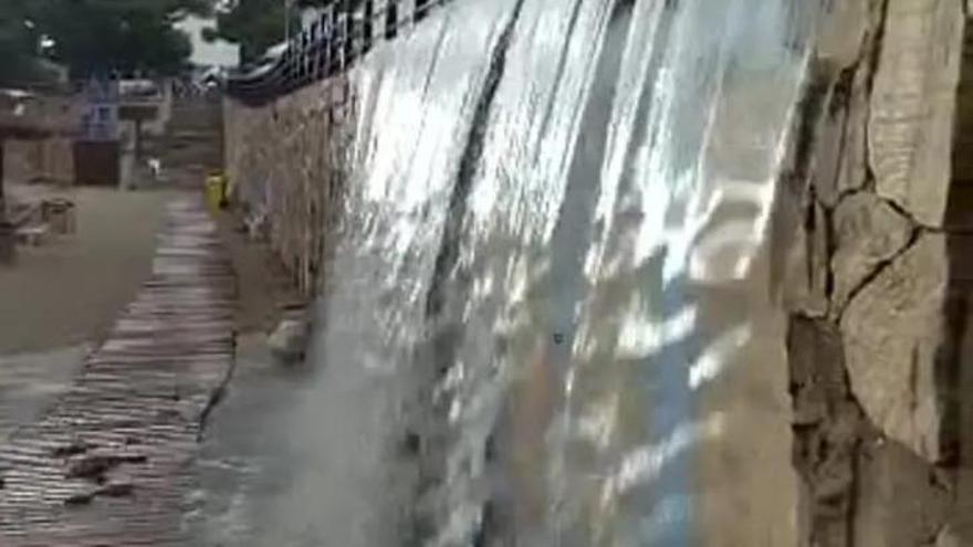 Las fuertes lluvias en Porto Cristo causan desperfectos en una pasarela recién estrenada
