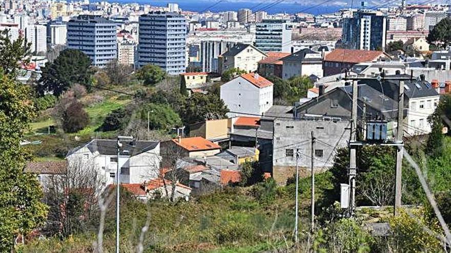 La zona rural próxima al castro, con Someso al fondo.