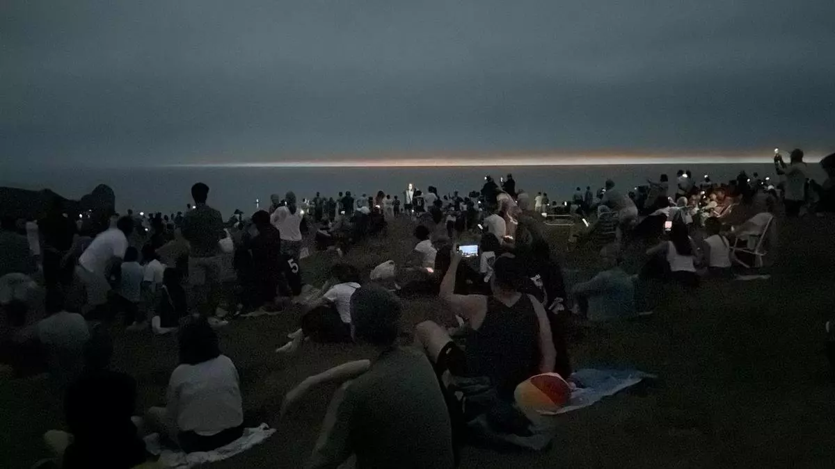 Decepción en el Oriente al impedir las nubes ver el eclipse: "Con lo bien que lo estarán viendo en La Rioja..."