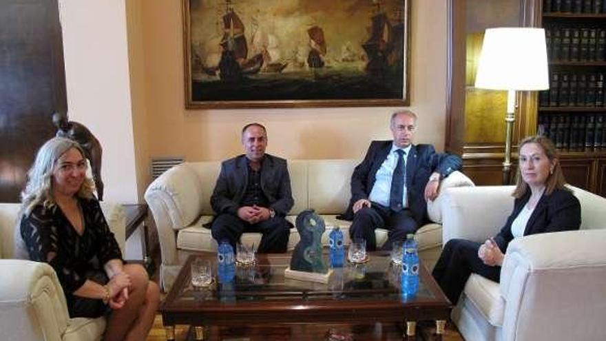 La reunión se produjo tras la mantenida con la ministra Pastor. // Faro