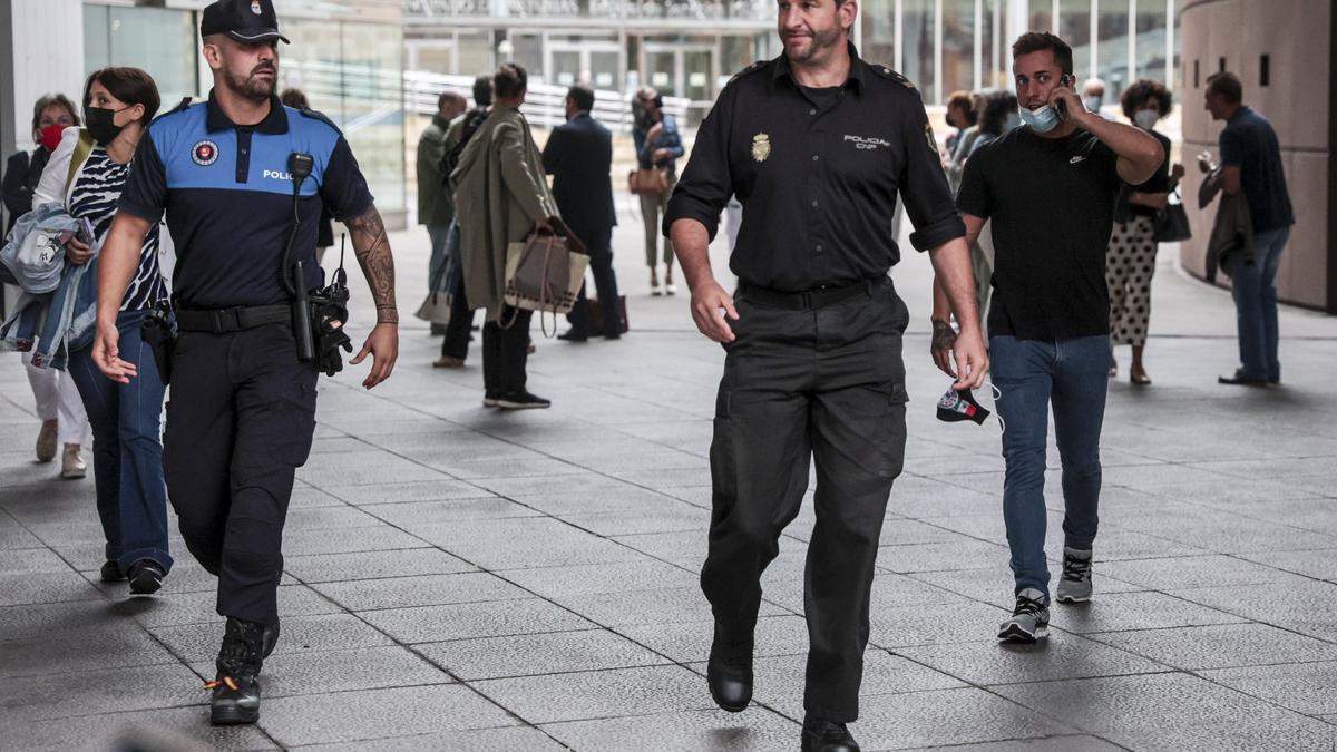 Amenaza de bomba en Oviedo: desalojan el Centro Cívico y acordonan la zona