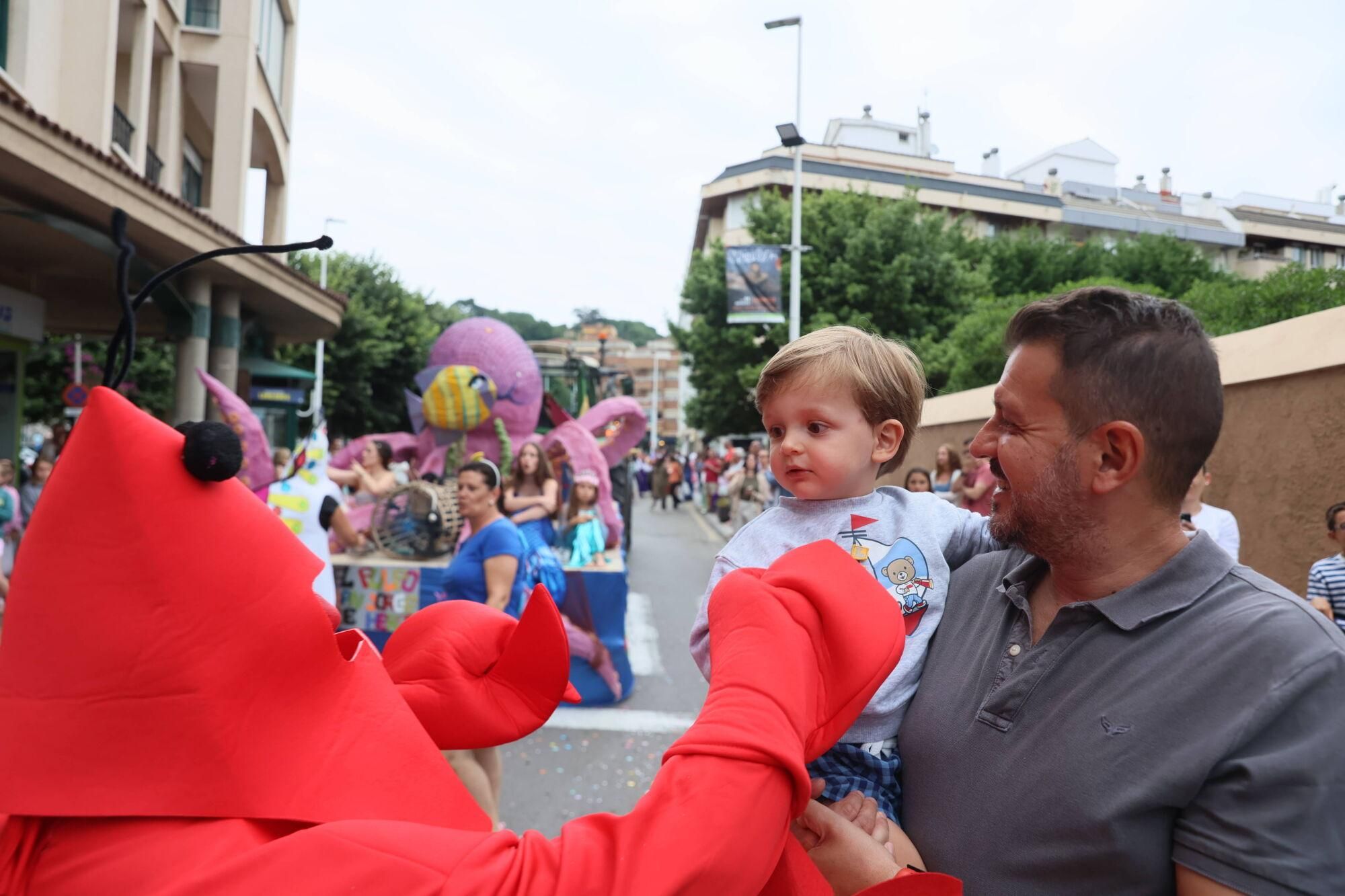 EN IMÁGENES: El desfile de carrozas por las fiestas del Carmen de Luancoi