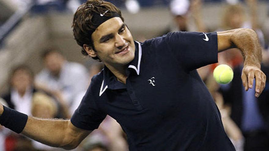 Roger Federer celebra su victoria sobre Robin Soderling