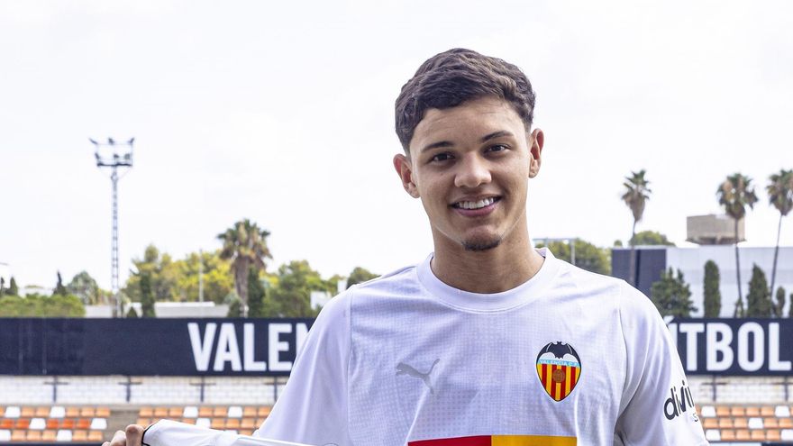 La Academia del Valencia incorpora a Vinícius