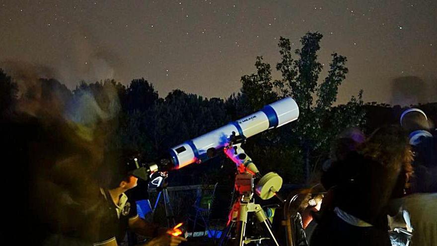 Noche de observación astronómica en el albergue del Cabezo de la Jara