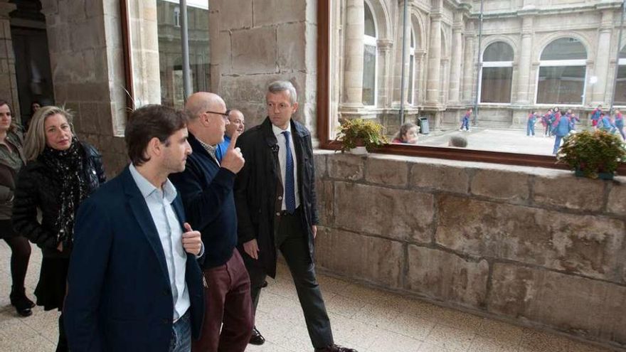 El secretario xeral del PP, Alfonso Rueda, en un acto celebrado ayer en Santiago. // FdV