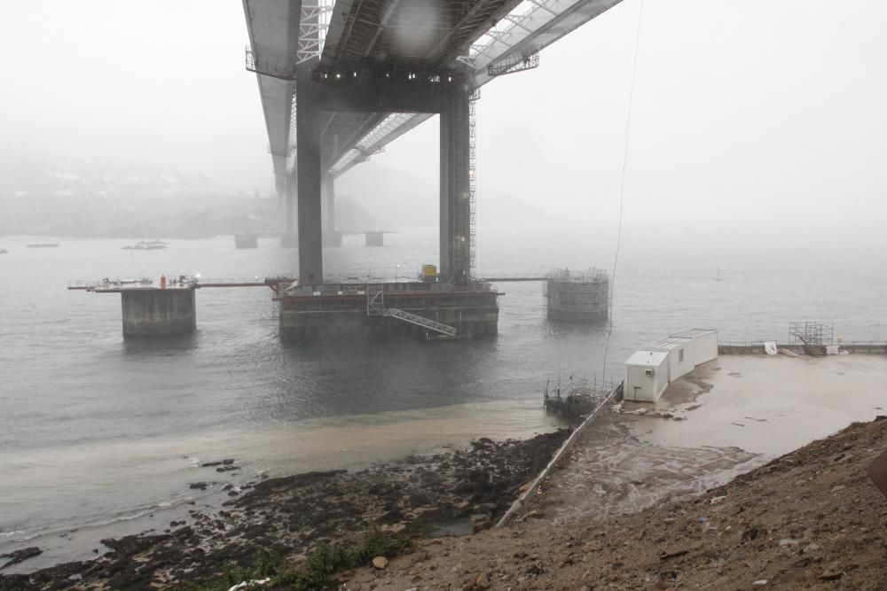 El puente, desde abajo // Santos Álvarez