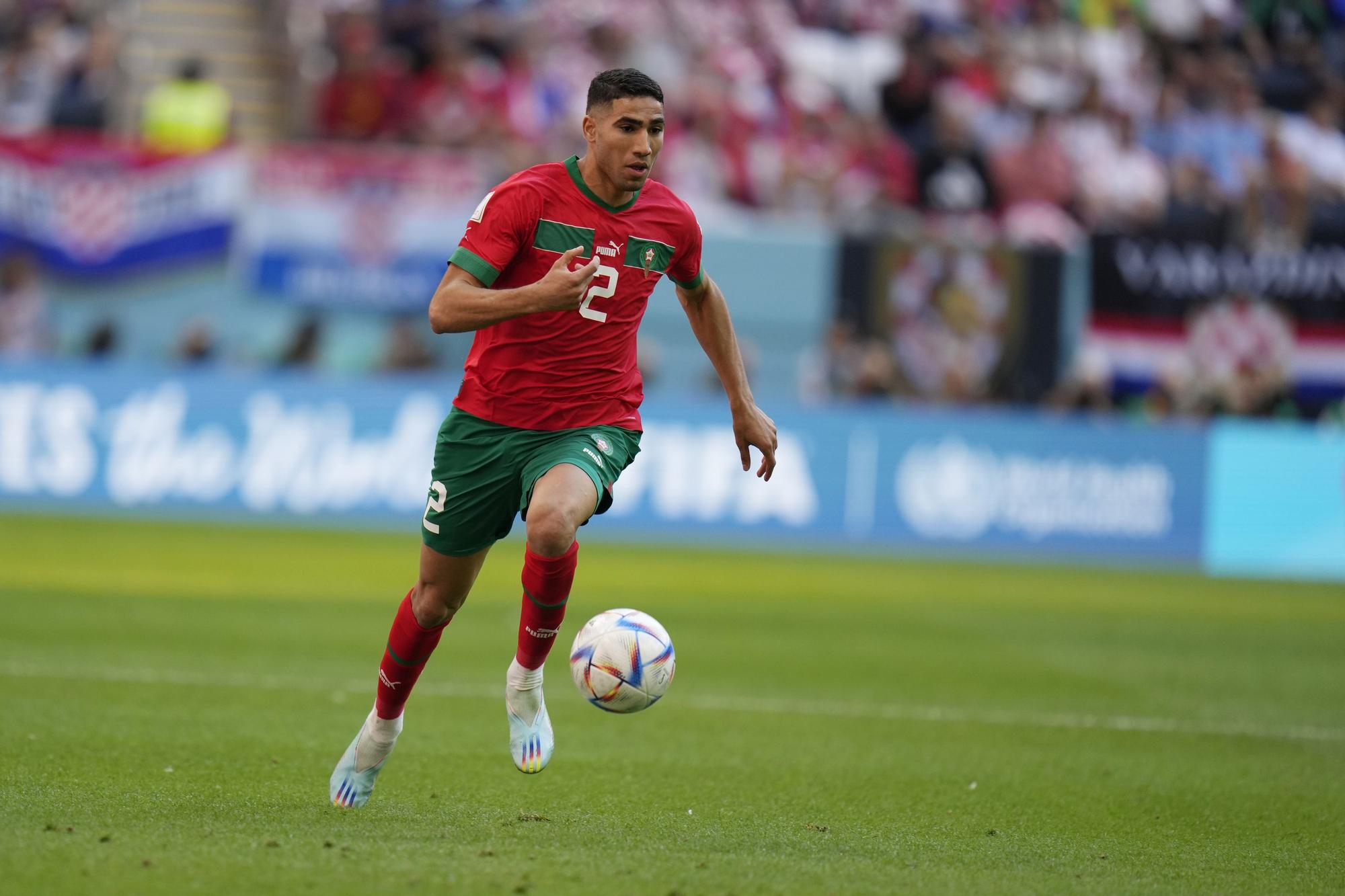 Achraf Hakimi: El lateral marroquí es una de las grandes bazas de la sensación de este mundial. El jugador del PSG se ha erigido como el líder del equipo que amenaza a España en su camino hacía la final.