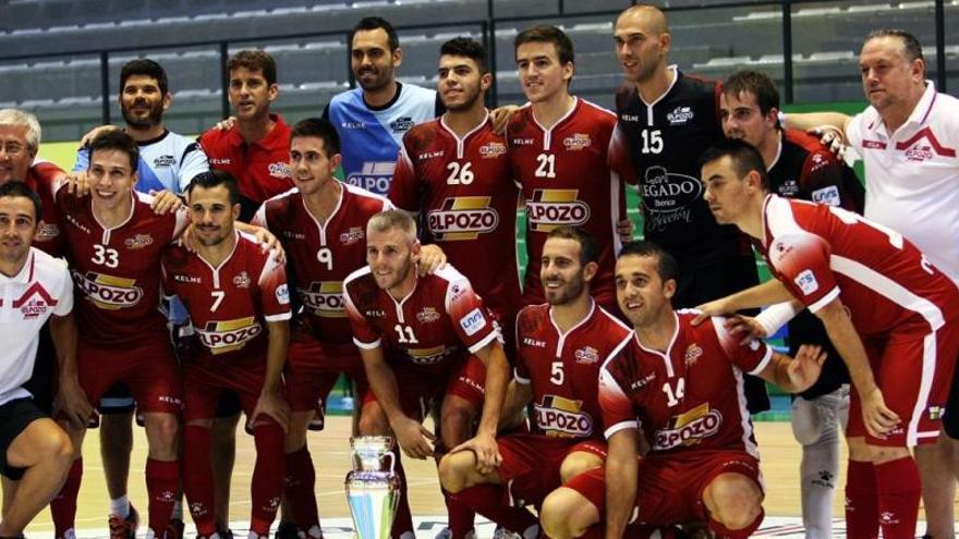 Los jugadores de ElPozo celebran el triunfo