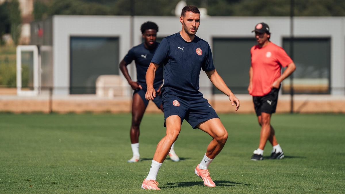 Abel Ruiz, en el entrenamiento de este lunes del Girona FC.