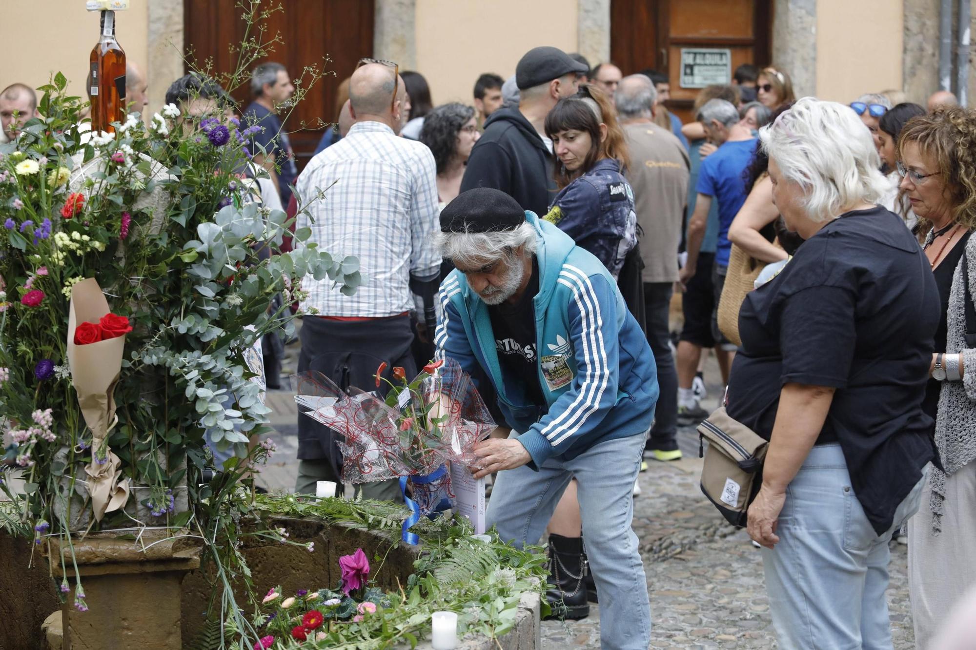 Así fue la despedida y el homenaje de amigos y clientes del Cafetón en Avilés a sus dueños, muertos en León